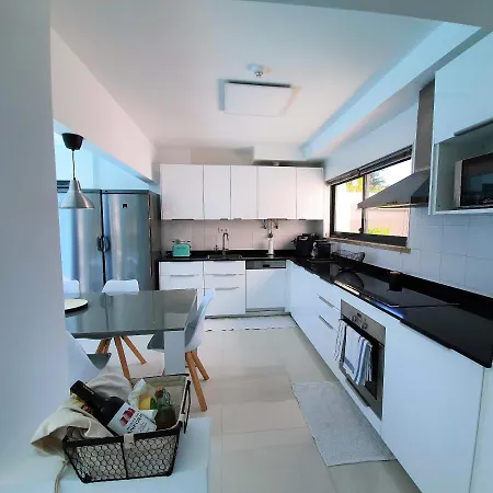 Modern With Private Pool Near Parque Da Arrabida, Palmela Villa