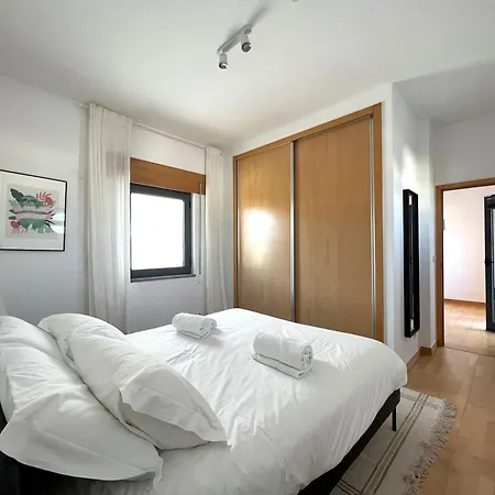 Modern With Private Pool Near Parque Da Arrabida, Palmela Villa