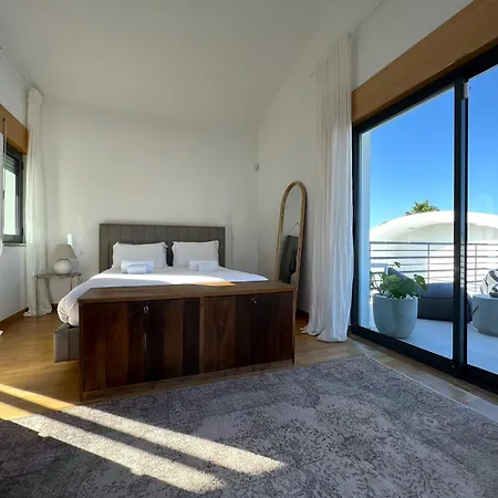 Modern With Private Pool Near Parque Da Arrabida, Palmela Villa