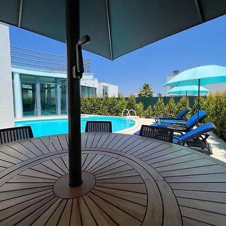 Modern With Private Pool Near Parque Da Arrabida, Palmela Villa