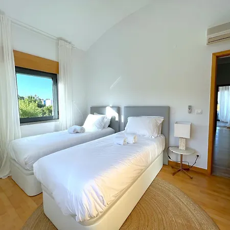Villa Modern With Private Pool Near Parque Da Arrabida, Palmela *